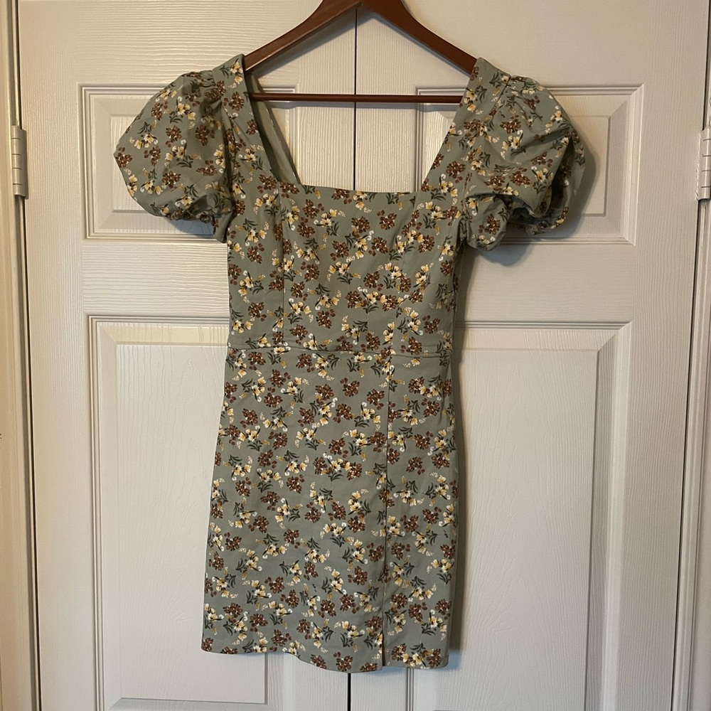 Short Bubble Sleeve Dress NWOT